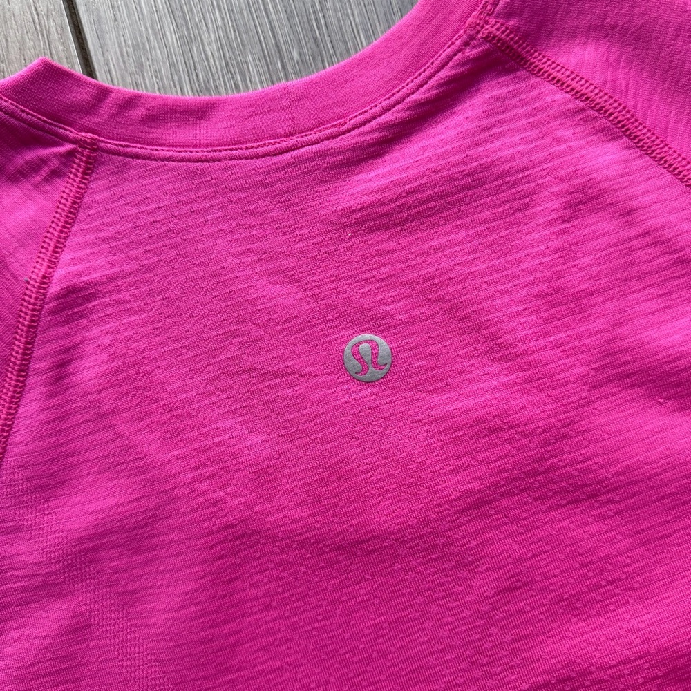 Lululemon Women's Pink T-Shirt - Picture 4 of 6